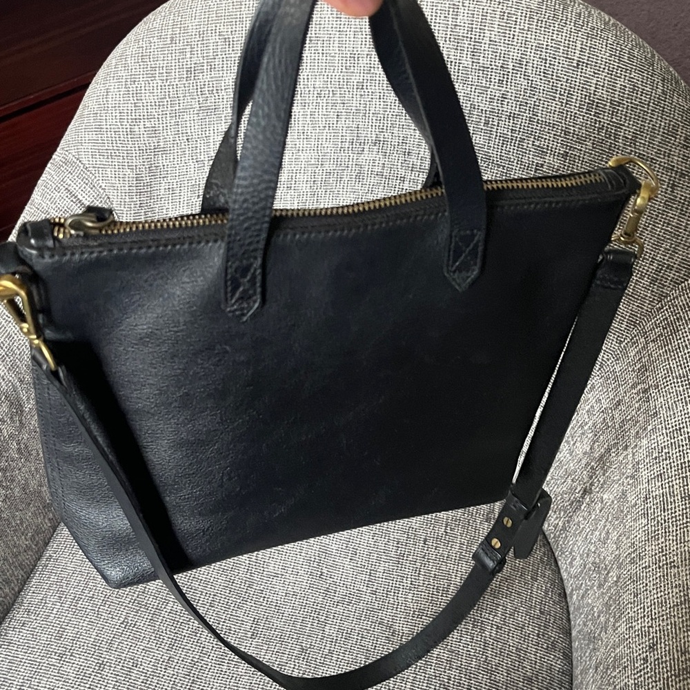 Madewell Crossbody Leather Zip-Up Medium Tote - Picture 10 of 16